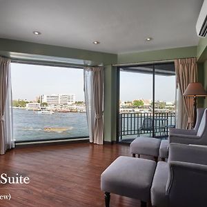 Corner Suite